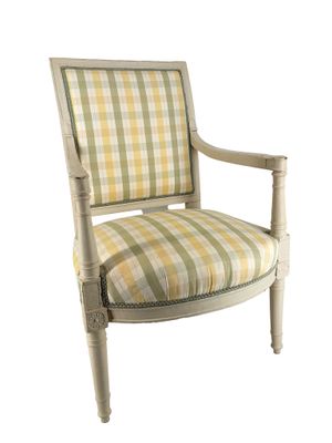 une image représentant une chaise dont l'assise est recouverte d'un tissu à carreaux