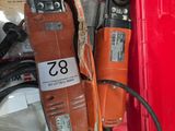 une photo d'une boîte à outils rouge contenant des outils