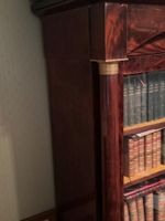 Bibliothèque vitrine en acajou et placage d'acajou ouvrant à… (photo 3)