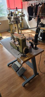 a sewing machine that is sitting on a table in a room