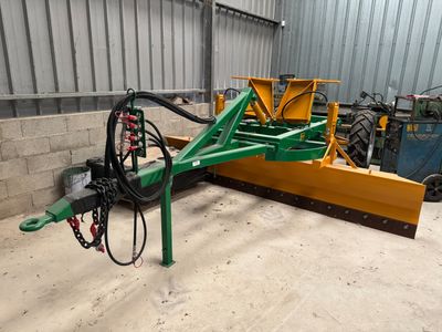 une photo d'une machine en service dans un bâtiment