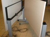 a table that is sitting on the floor in the room