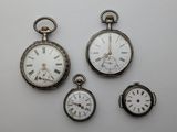 trois montres de poche en argent comportant des chiffres romains
