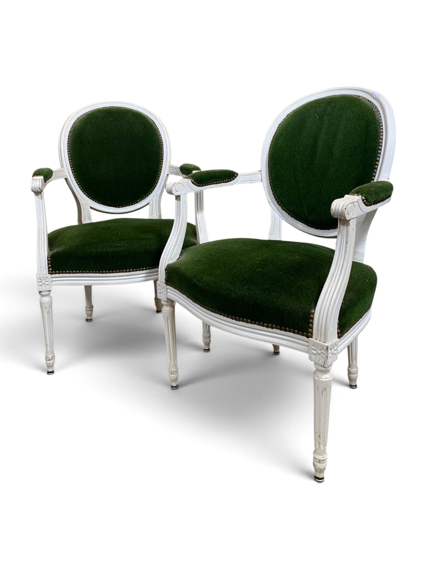 Paire de fauteuils cabriolet à dossier médaillon en bois nat…