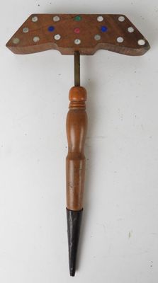 an image of a wooden tool with a wooden handle and a wooden handle