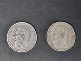 deux pièces d'argent, dont l'une représente la tête d'un homme et l'autre celle d'une femme