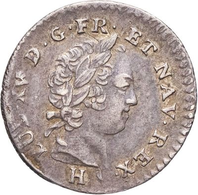 une pièce d'argent portant une tête de femme