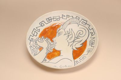 Jean COCTEAU (1889-1963) Faune aux raisins Plat en terre bla…