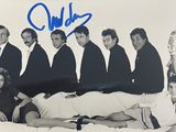 une vieille photo d'un groupe d'hommes et de femmes posant pour une photo
