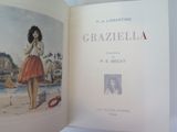un livre sur lequel figure la photo d'une femme en robe rouge