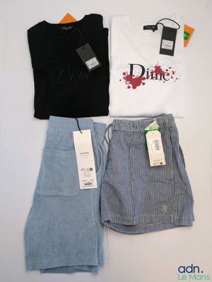 trois shorts et un t-shirt posés sur une table
