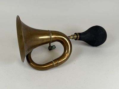 TORPEDO. Klaxon en cuivre avec sa poire en caoutchouc. - Photo 1