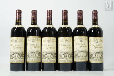 six bouteilles de vin sont alignées dans une rangée