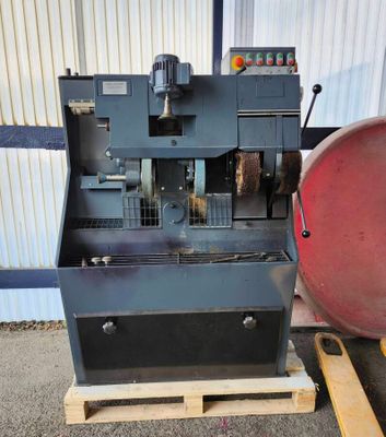 l'image d'une machine posée sur une palette