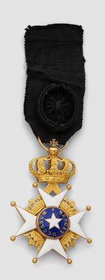 an image of a medal with a star on top of it