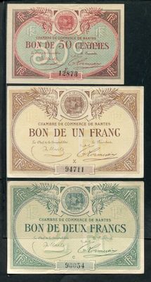 trois billets de banque différents, dont l'un porte l'effigie d'un homme