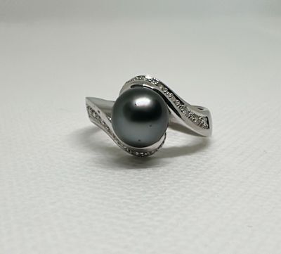 Bague en or blanc 18K 750/1000 ornée d'une perle de culture …