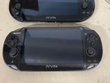 deux PlayStation Vita de Sony placées côte à côte