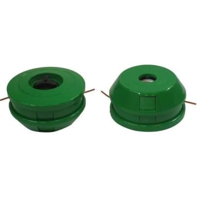 une paire de bouchons en plastique verts sur fond blanc