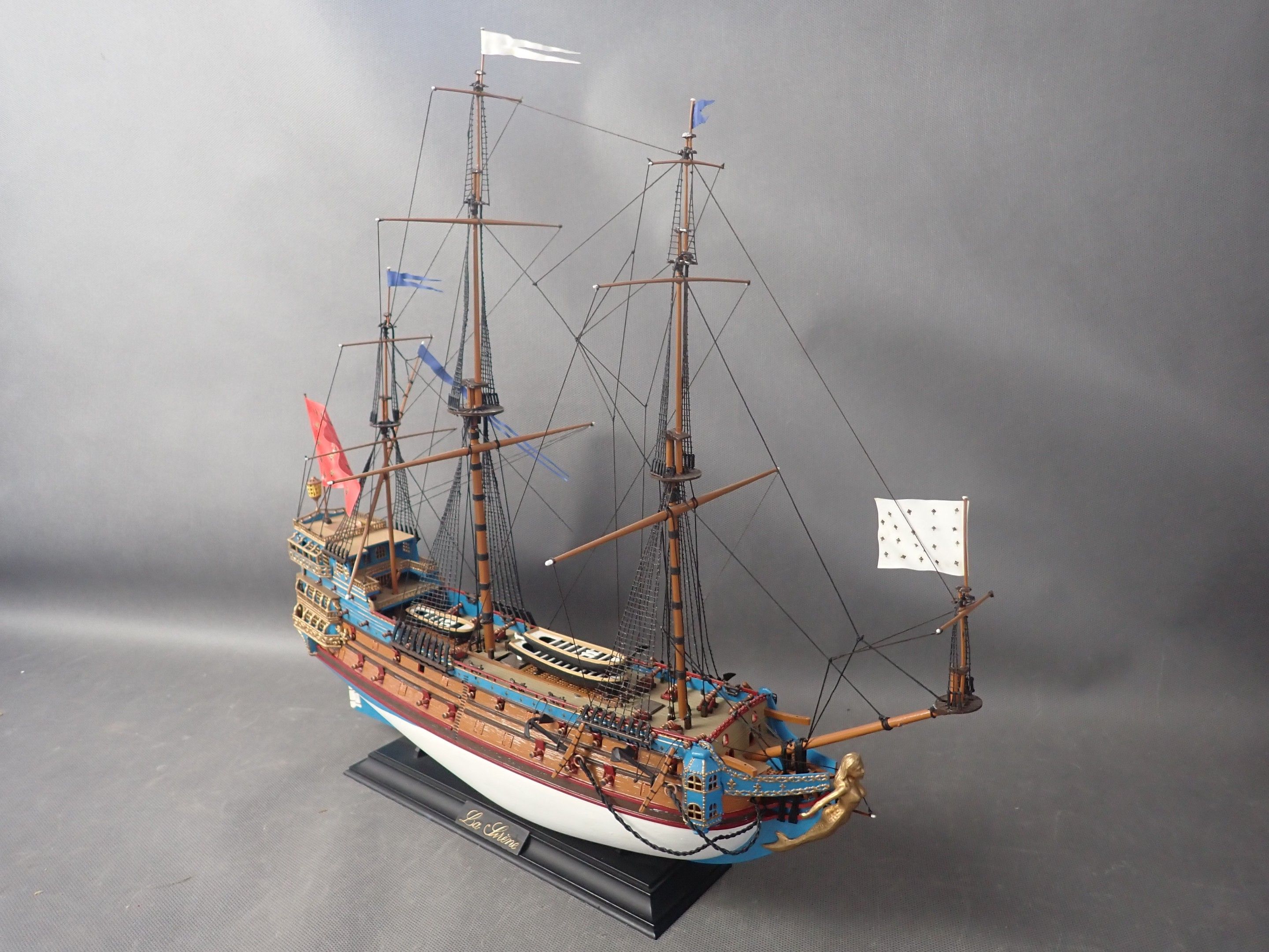 Objets d'art & Curiosités