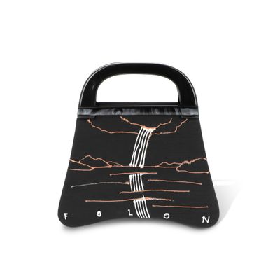 un sac à main noir orné d'un motif en cascade
