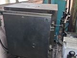 l'image d'une machine installée dans une pièce