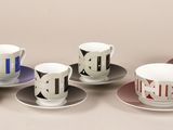 six tasses et soucoupes sur lesquelles est inscrit « I love you »
