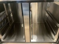 Un tour réfrigéré 3 portes avec grilles (photo 2)