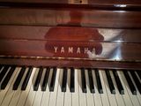 a close up of a piano with the name yamaha written on it