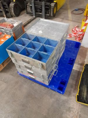8 caisses de rangement métalliques (vendu en l'état) - Photo 1