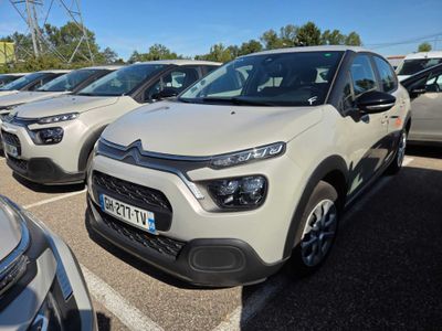 le nombre de voitures garées dans un parking