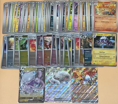 beaucoup de cartes sur la table