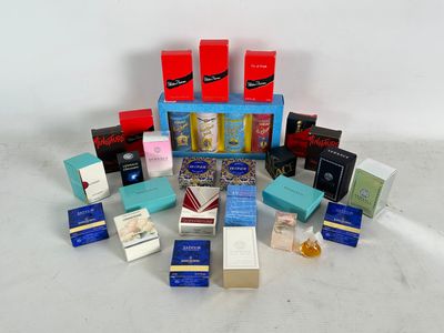 une image représentant un assortiment de différents types de parfums