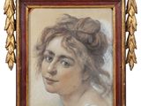 portrait d'une femme dans un cadre doré, avec une rose rouge