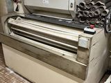 a machine that is sitting on the floor in a room