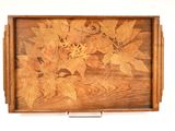 une photo d'une boîte en bois décorée de fleurs