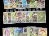 de nombreuses cartes à collectionner Pokémon sur fond noir