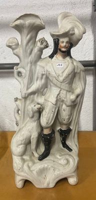 une figurine représentant un garçon et un chien posée sur une table