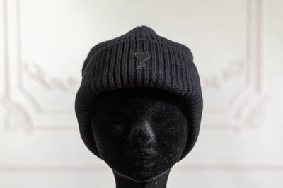 a mannequin head wearing a black hat with a star on it