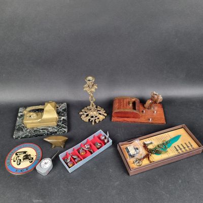 a lot of items that are sitting on a table