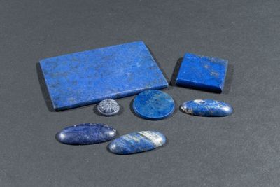 Lapis Lazuli Cabochons et Plaquettes.