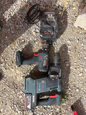two tools that are laying on the ground