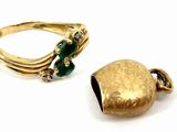 une image représentant une bague en or surmontée d'une pierre verte