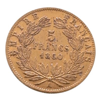 gros plan d'une pièce de monnaie sur fond blanc
