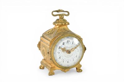 LEROY, XIXème siècle. Pendulette de bureau en bronze ciselé …