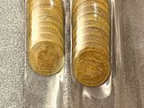 deux sacs de pièces d'or empilés l'un sur l'autre