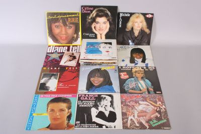 beaucoup de magazines musicaux sur la table