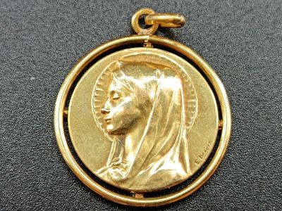 Médaille en plaqué or, marqué E.