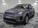 une photo d'une Land Rover grise garée dans un garage