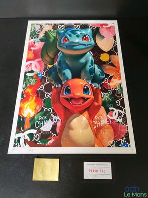 tirage encadré et sous passe-partout représentant une affiche du film Pokémon, sur laquelle figurent plusieurs Pokémon